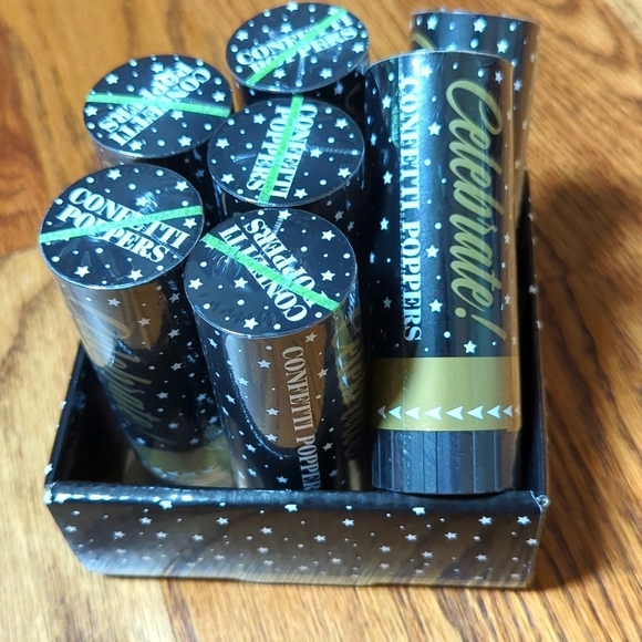 Confetti Poppers, 7, New Unused - Picture 1 of 5